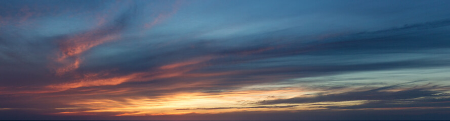 Canvas schilderij Hemel Kleurrijke wolken bij avondzon  © Brilliant Eye
