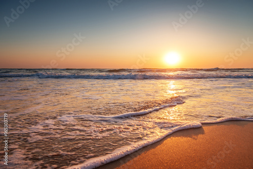 Fototapeta Naklejka Na Ścianę i Meble -  Colorful ocean beach sunrise