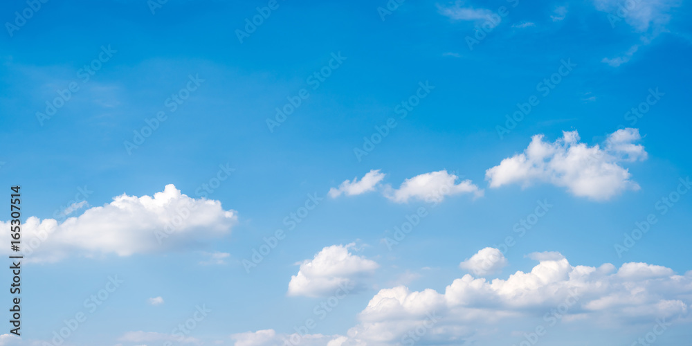 Blauer Himmel mit Wolken Blauer Himmel mit Wolken