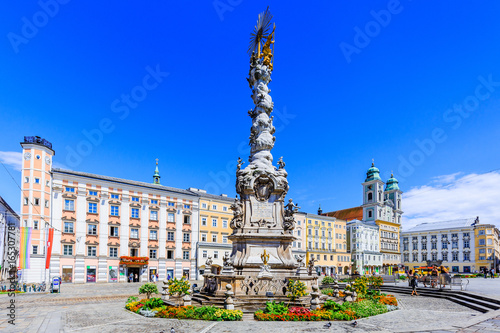 Obraz na płótnie Linz, Austria. Holy Trinity column on the Main Square (Hauptplatz). w salonie