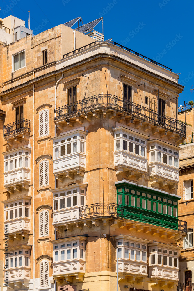 Fenster und Balkone in Valletta