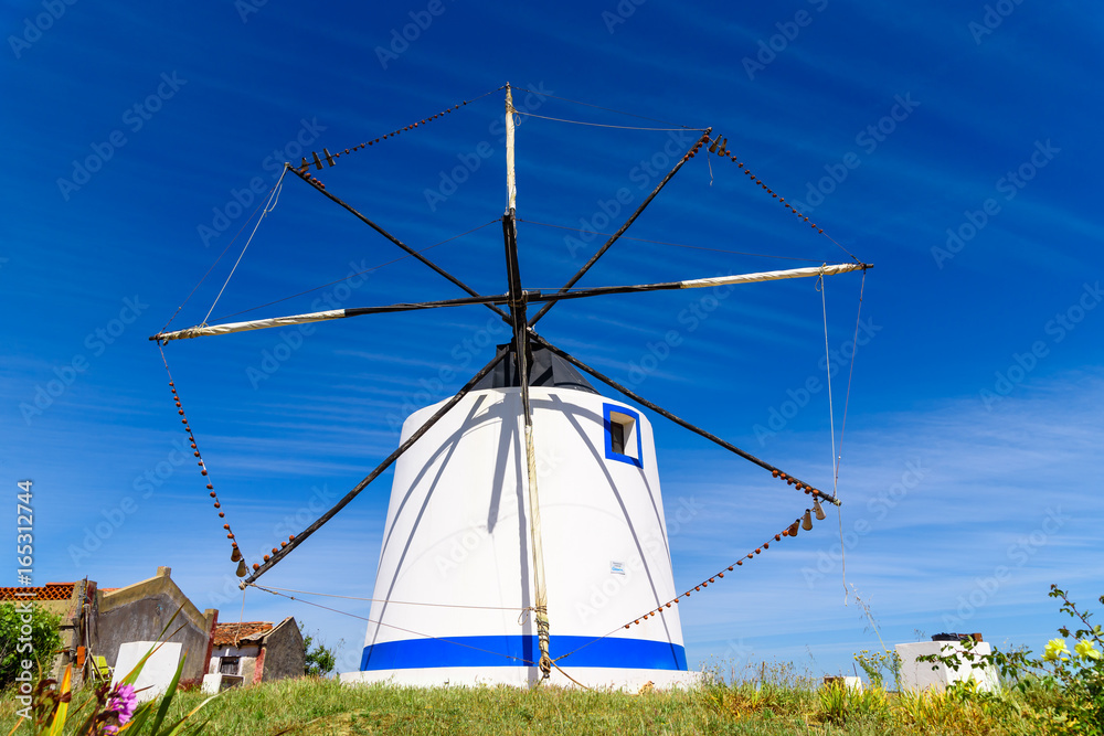Alentejo in Portugal mit Windmühle