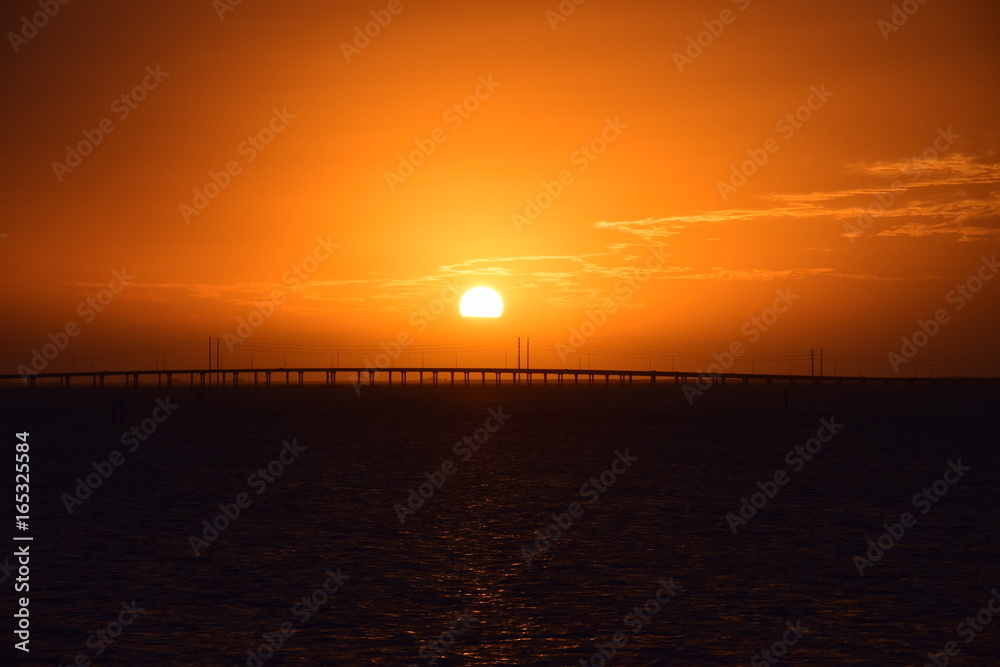 Obraz premium Bridge at sunset