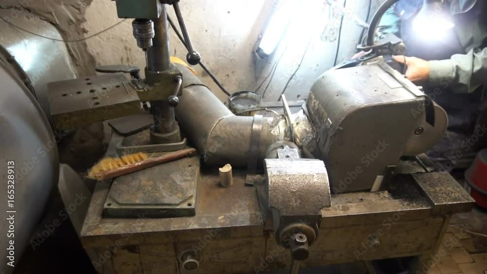 shoemaker hones taps on the machine. shoemaker hones taps on the machine.