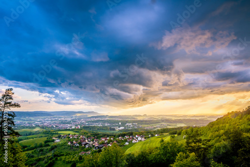 Dunkle Wolken über der Ostalb