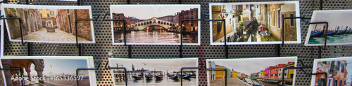 Verkaufsstand mit Ansichtskarten in Venedig
