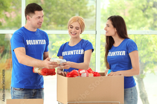 Young volunteers with box o...