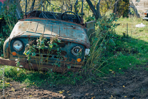 Abandoned car photo