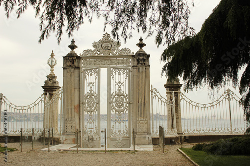 Ворота на пристань во дворце Долмабахче