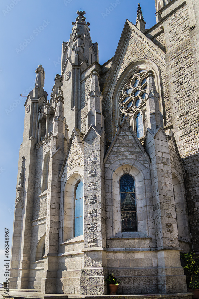 Fototapeta premium Expiatory Church of the Sacred Heart of Jesus (architect Enric Sagnier) on summit of Mount Tibidabo in Barcelona, Catalonia, Spain.