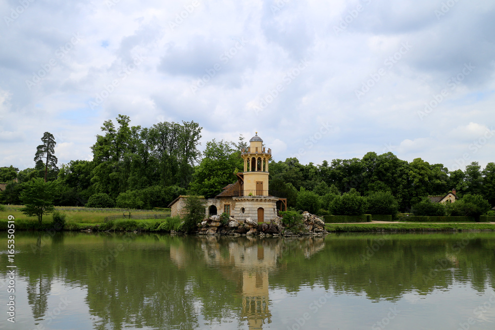 Torre en el lago