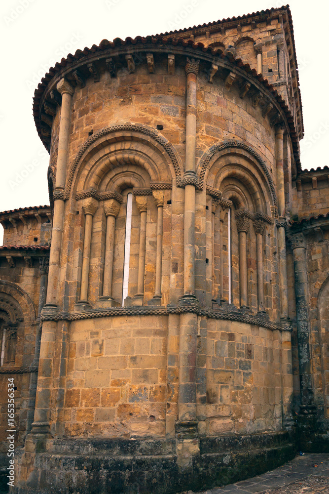 Torre Colegiata de Santa Juliana en Santillana de Mar, Cantabria, España
