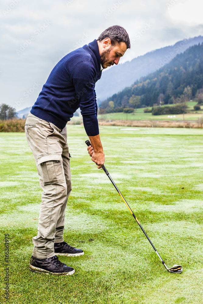 Fototapeta premium Golf player in the morning