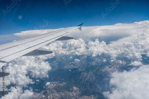 Flug über Wolken