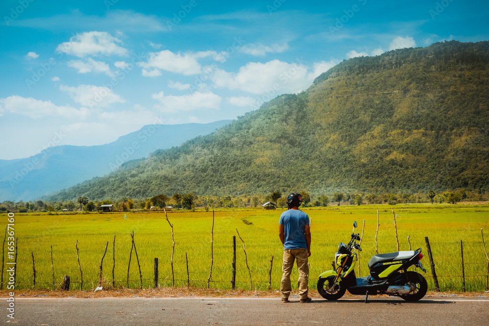 Obraz premium Traveler on the Road