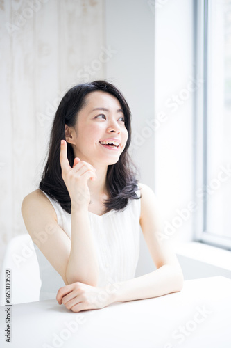 笑顔の女性 Free Download 笑顔の女性 - GFXLoad