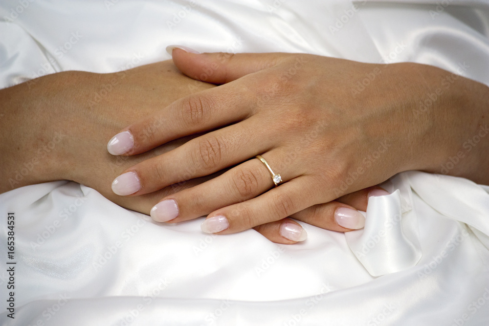 gepflegte Hände mit Ring gepflegte Hände mit Ring