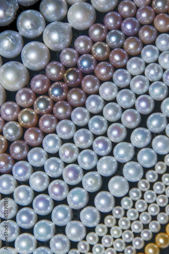 Pearls wires aligned