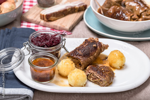 Rinderroulade nach Hausmannsart mit Rotkohl und Kartoffelklößen. photo