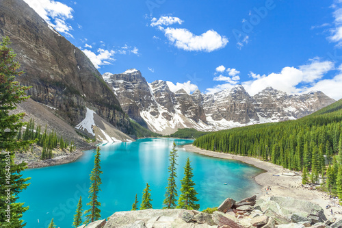 Fototapeta Naklejka Na Ścianę i Meble -  Moraine lake in Banff National Park, Canadian Rockies, Canada. Most famous natural scenery in Canada.