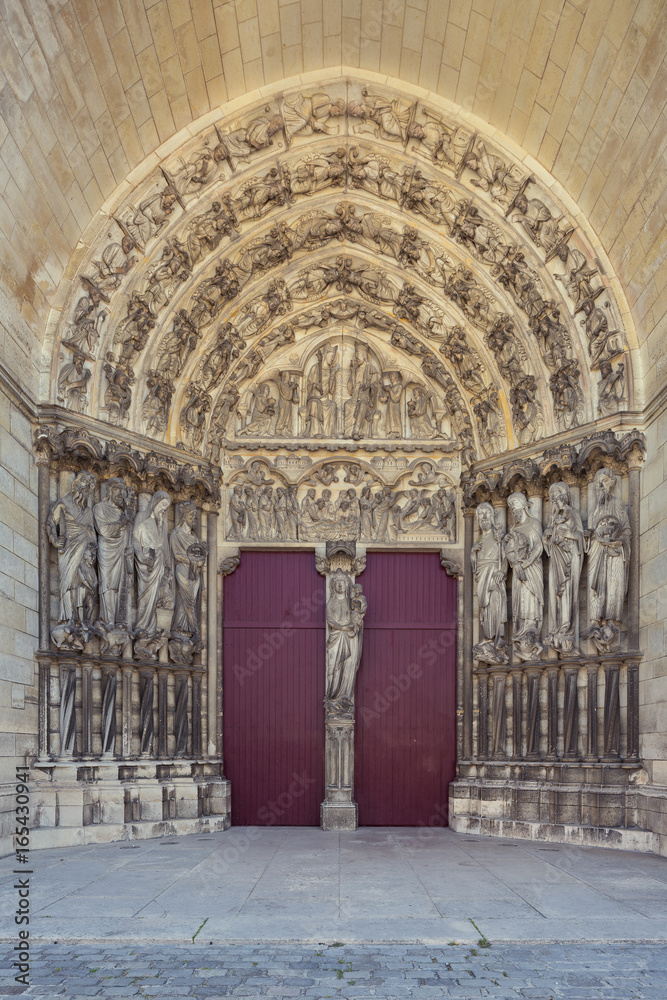 Main entrance of the Our Lady of Laon Cathedral Place du Parvis Gautier de Mortagne