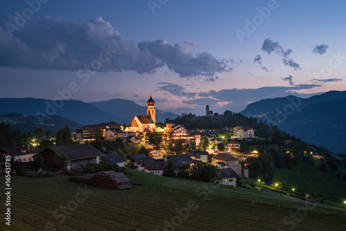 Quadro em tela Völs am Schlern in Südtirol am Abend