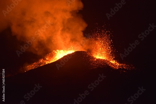 Eruption du volcan piton de la fournaise