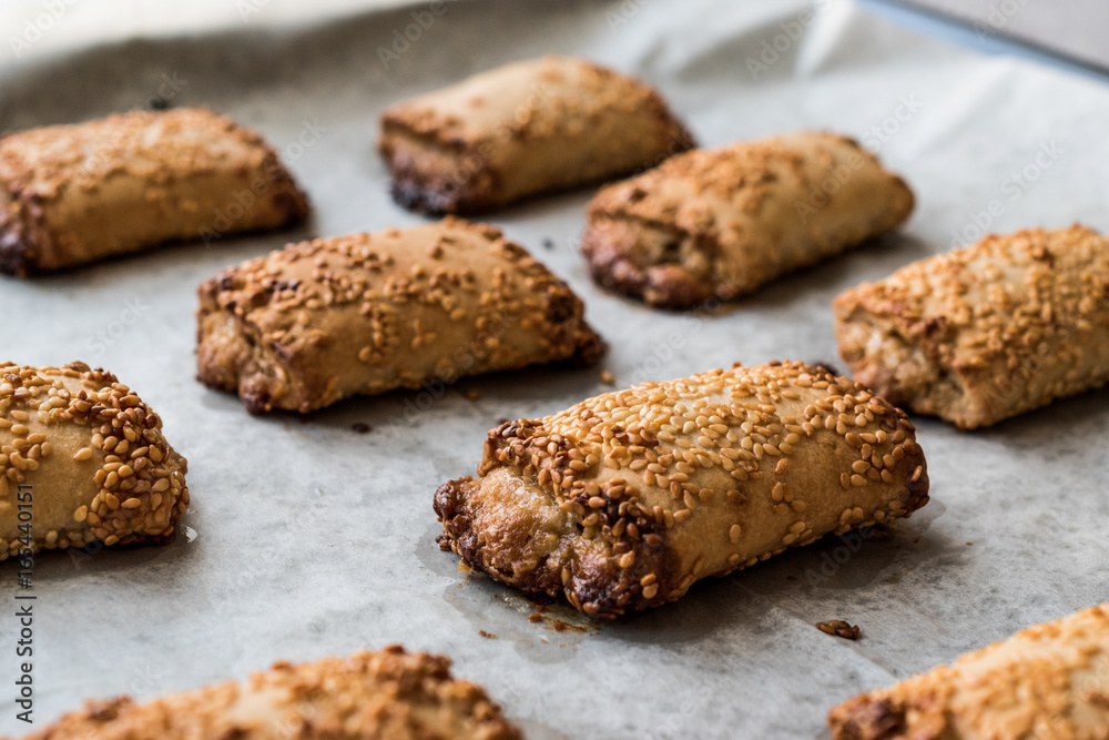 Pastries with Tahini and Sesame / Tahinli Corek