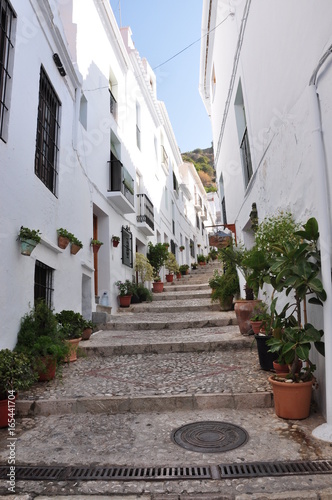 Fototapeta Naklejka Na Ścianę i Meble -  Rue piétonne en escalier en Andalousie