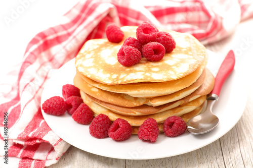 pancake with raspberry