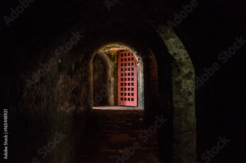 Tunnel zu Verliessen in der Altstadt von Cartagena de Indias, Kolumbien © schame87
