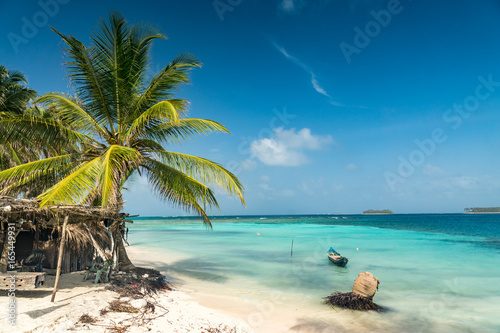 Fototapeta Naklejka Na Ścianę i Meble -  Paradisische Insel und Strand in Guna Yala, San Blas Inseln, Panama