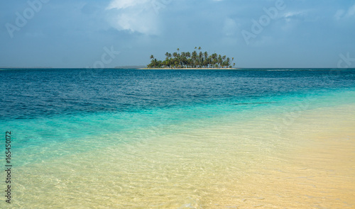 Paradisischer Strand in Guna Yala, San Blas Inseln, Panama © schame87