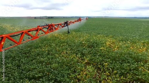 Spraying boom technology