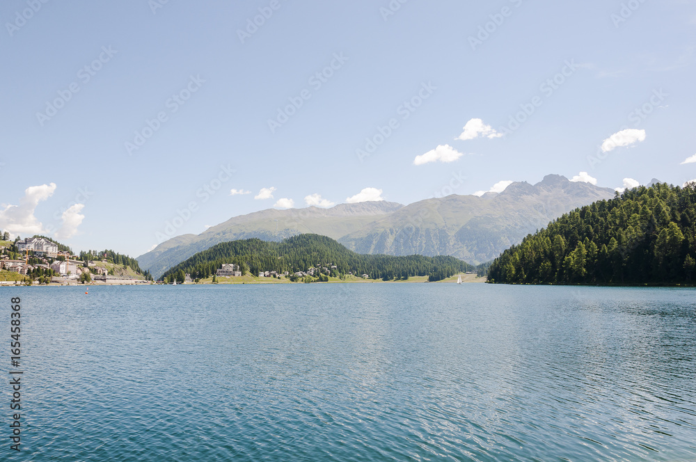 Obraz premium St. Moritz, Dorf, St. Moritzersee, See, Seeufer, Uferweg, Wanderweg, Wassersport, Muottas Muragl, Engadin, Oberengadin, Alpen, Schweizer Berge, Graubünden, Sommer, Schweiz