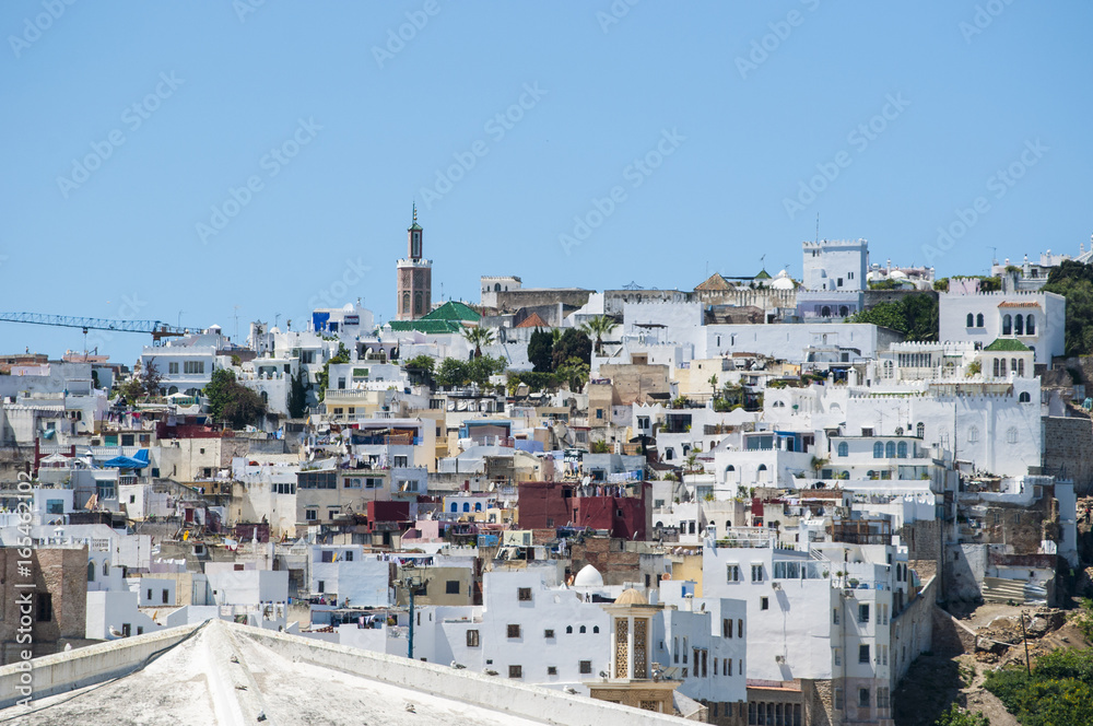 Marocco: i tetti e lo skyline della medina di Tangeri, città sulla costa del Maghreb all'ingresso occidentale dello stretto di Gibilterra