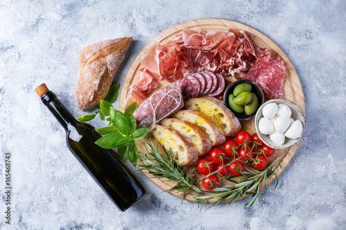 Tableau sur toile Set of meat antipasti