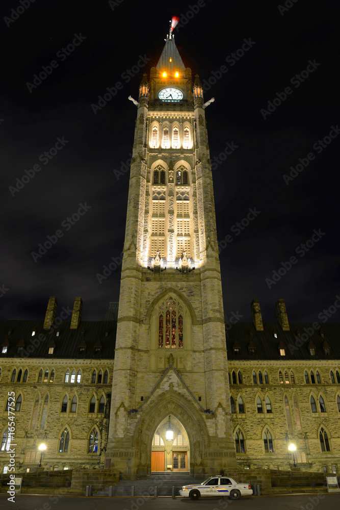 Fototapeta premium Canada Parliament Building and clock tower at night, Ottawa, Canada.