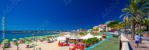 Fotografía Beach at Sanremo promenade, Mediterian Coast, Italian riviera