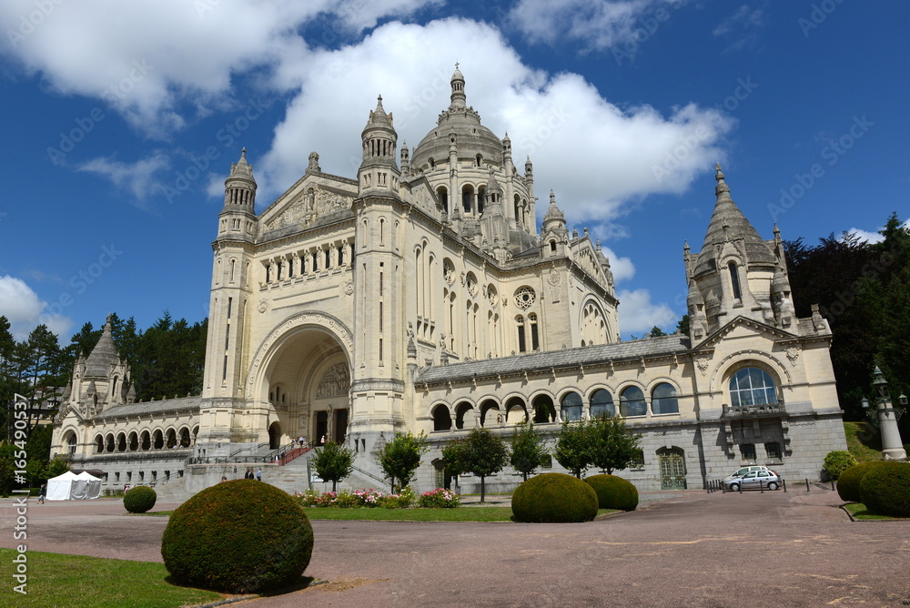 Fototapeta premium Basilique Sainte Thérèse à Lisieux