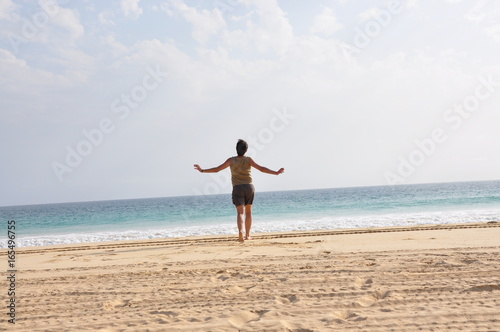 Femme sur plage Boa Vista Cap Vert