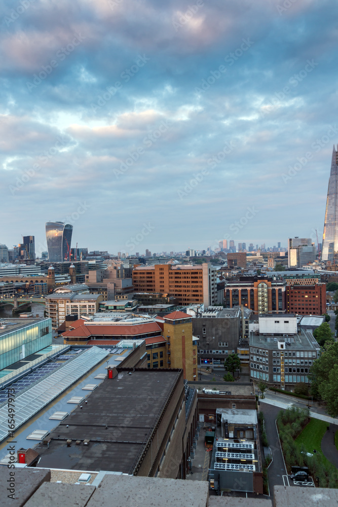 Obraz premium Amazing Sunset panorama from Tate modern Gallery to city of London, England, Great Britain