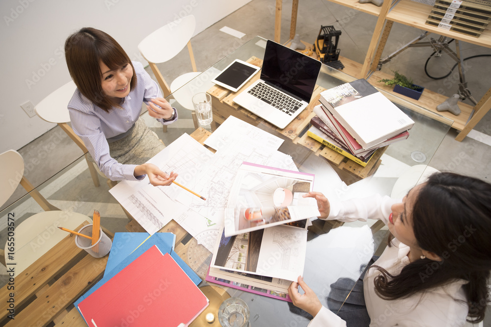 © Monet - Women are meeting at the office looking at the materials