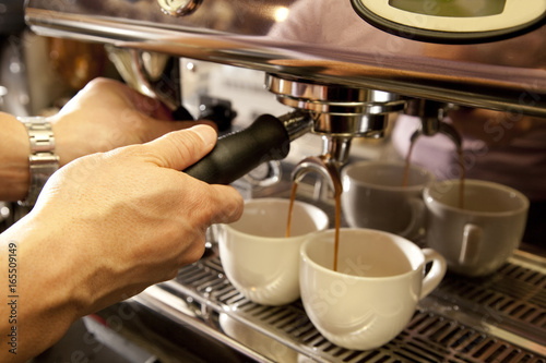 コーヒーマシンによるコーヒーのストリーミング