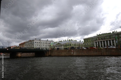Wallpaper Mural Saint-Pétersbourg : Croisière sur la Neva en bateau-mouche (Russie) Torontodigital.ca