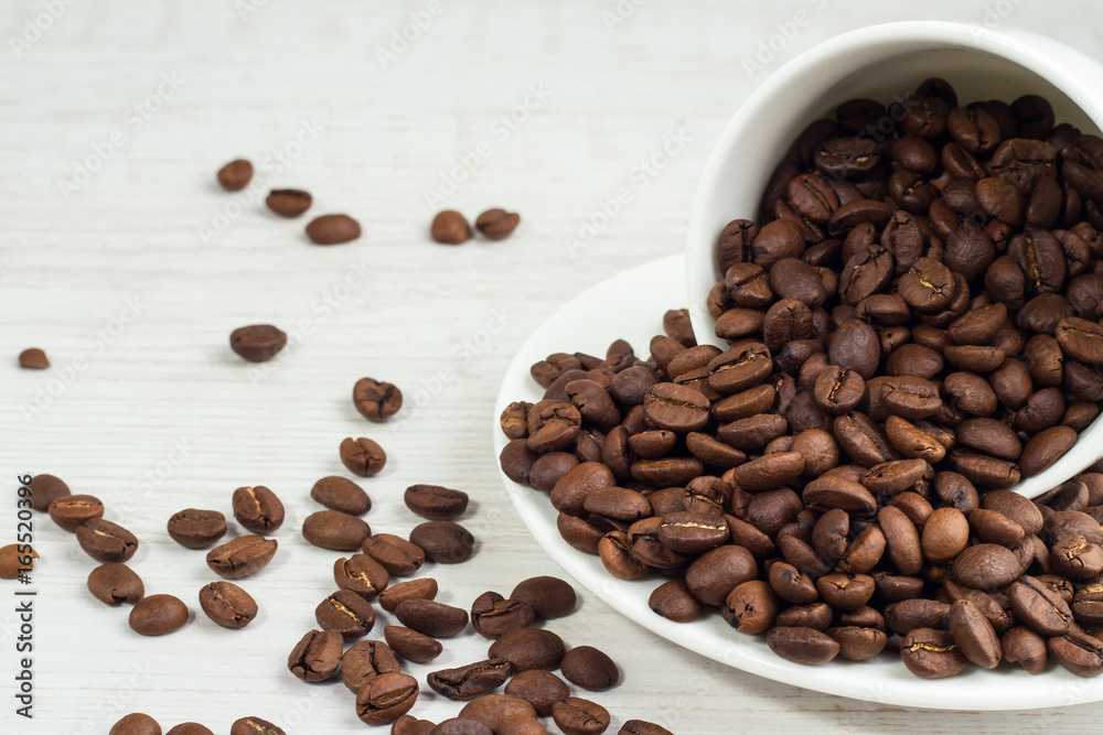 Obraz premium Coffee beans on a white background.