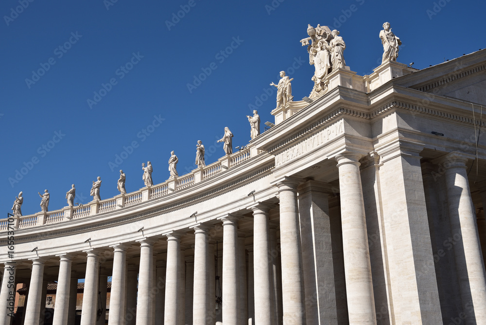 Säulen am Petersplatz | Rom