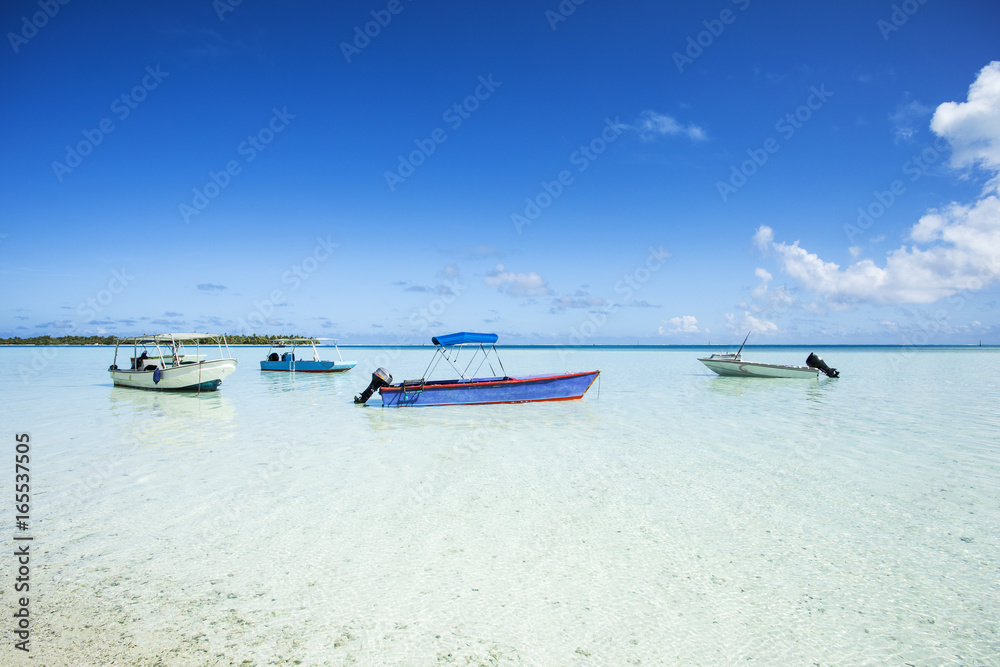 bateaux de pêche sur un lagon, tahiti polynésie