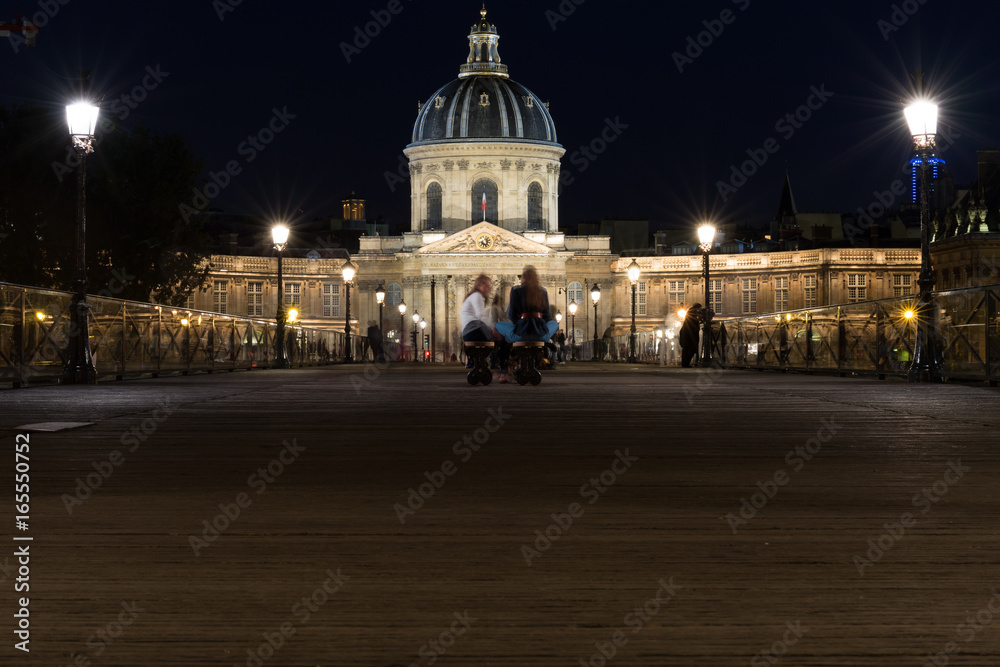 Paris, Nuit calme sur l'Institut de France depuis le pont des arts