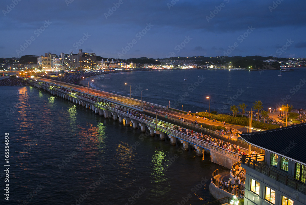 江ノ島へ渡る橋の夏の夜景